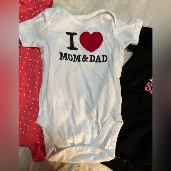 Bundle of 4 Super Sweet Infant Onesies, 3 New Without Tags! Size 6-9 Months - Picture 6 of 6